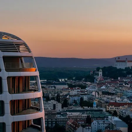 Sky Park Downtown Apartment